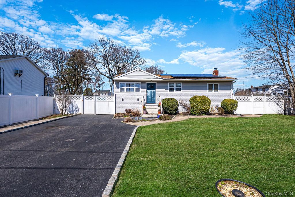 23 McKinley Street, Brentwood, NY 11717