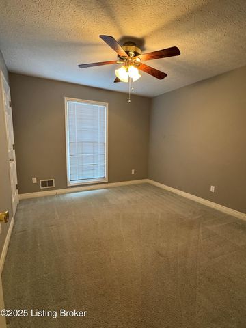 110 Chimney Rock Dr, Shepherdsville, KY 40165