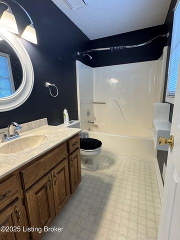 110 Chimney Rock Dr, Shepherdsville, KY 40165