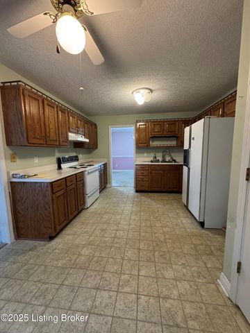 110 Chimney Rock Dr, Shepherdsville, KY 40165