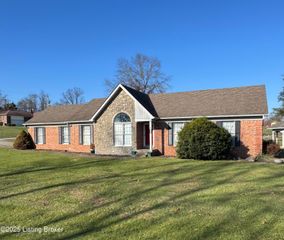 110 Chimney Rock Dr, Shepherdsville, KY 40165