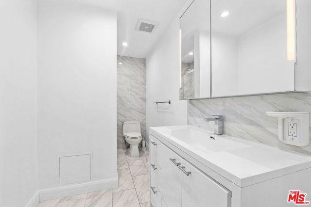 960 Larrabee Street 328, West Hollywood, CA 90069