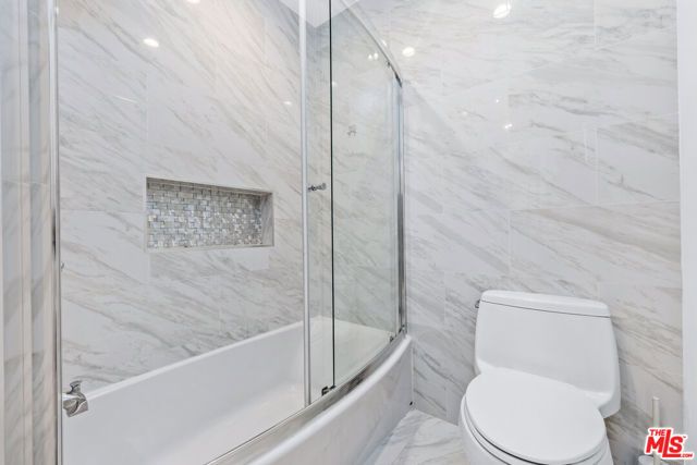 960 Larrabee Street 328, West Hollywood, CA 90069