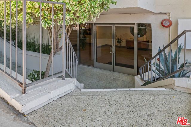 960 Larrabee Street 328, West Hollywood, CA 90069