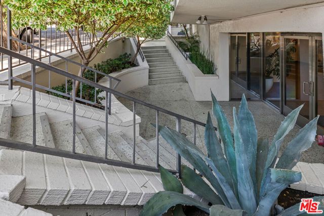 960 Larrabee Street 328, West Hollywood, CA 90069