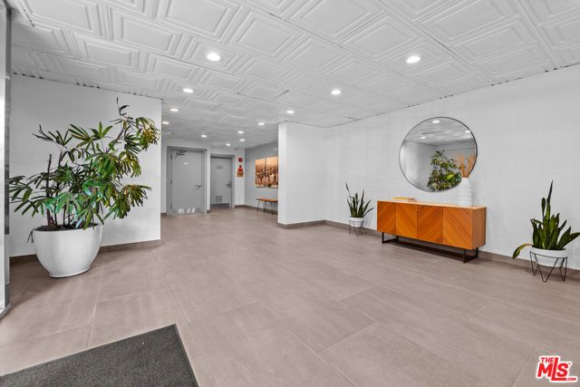 960 Larrabee Street 328, West Hollywood, CA 90069
