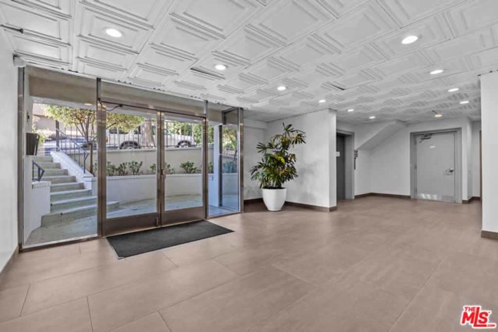 960 Larrabee Street 328, West Hollywood, CA 90069
