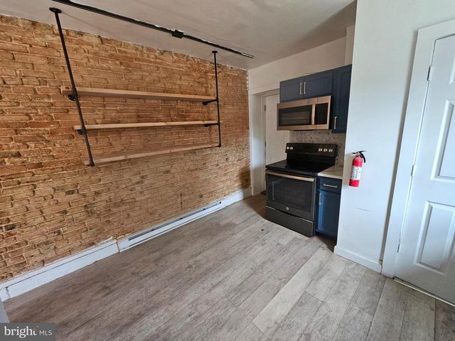 2215 N MARKET ST, Wilmington, DE 19802