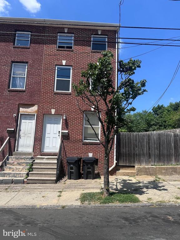 2215 N MARKET ST, Wilmington, DE 19802