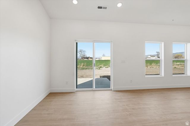 10295 N VISTA LN, Elwood, UT 84337