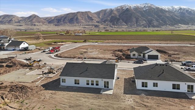 10295 N VISTA LN, Elwood, UT 84337