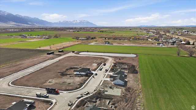 10295 N VISTA LN, Elwood, UT 84337