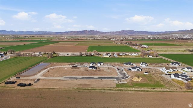 10295 N VISTA LN, Elwood, UT 84337