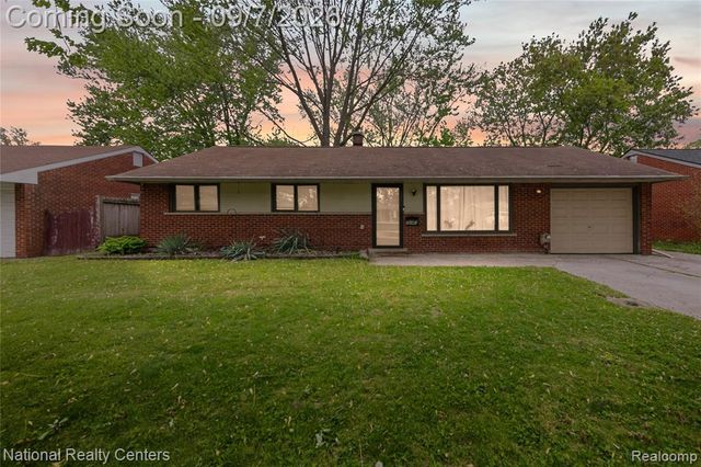35463 Seville Street, Clinton Township, MI 48035