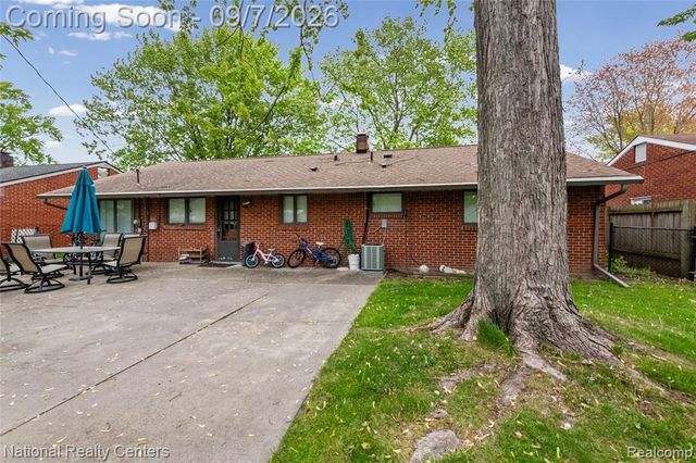 35463 Seville Street, Clinton Township, MI 48035