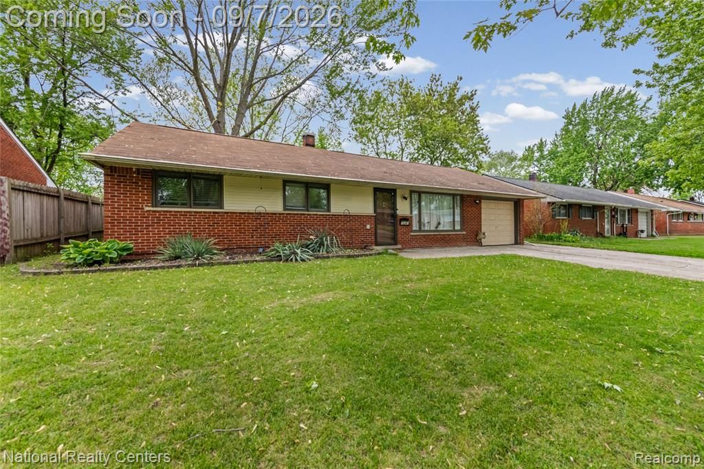 35463 Seville Street, Clinton Township, MI 48035