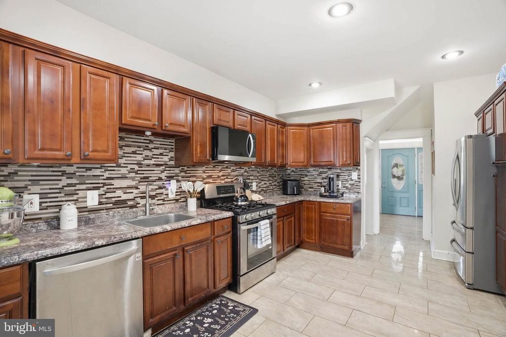 Image 12 of property listing at 300 TOWNSEND AVE, Baltimore, MD 21225