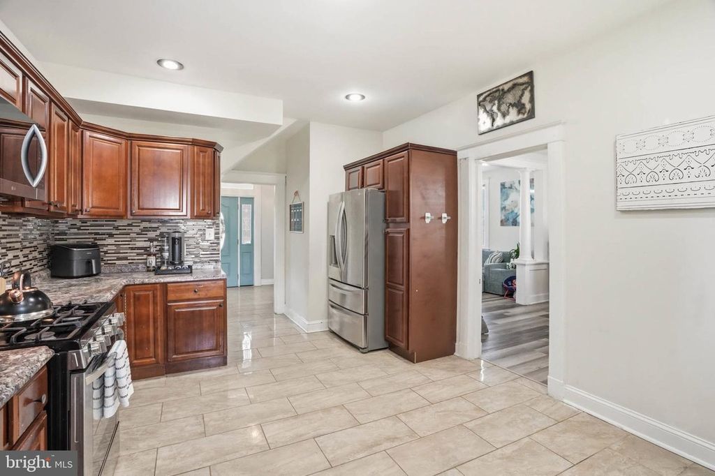Image 13 of property listing at 300 TOWNSEND AVE, Baltimore, MD 21225