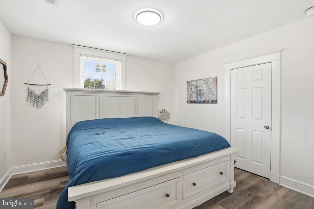 Image 16 of property listing at 300 TOWNSEND AVE, Baltimore, MD 21225