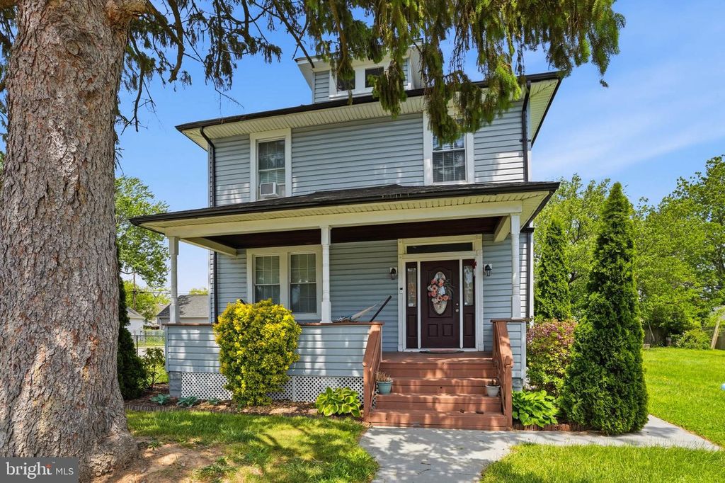 Image 2 of property listing at 300 TOWNSEND AVE, Baltimore, MD 21225