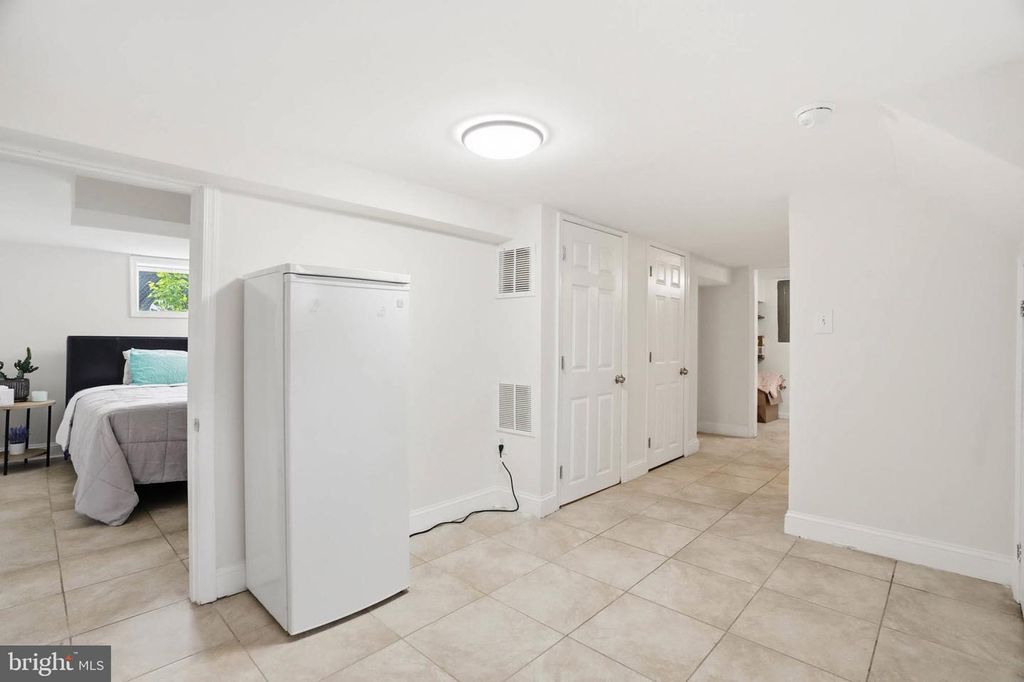 Image 27 of property listing at 300 TOWNSEND AVE, Baltimore, MD 21225