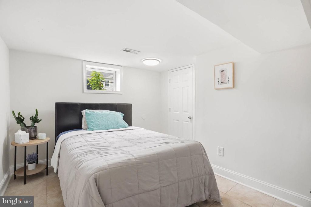 Image 28 of property listing at 300 TOWNSEND AVE, Baltimore, MD 21225