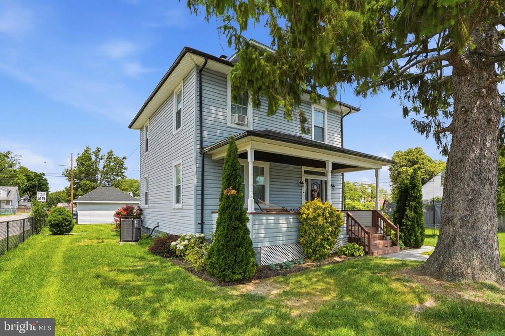 Image 3 of property listing at 300 TOWNSEND AVE, Baltimore, MD 21225