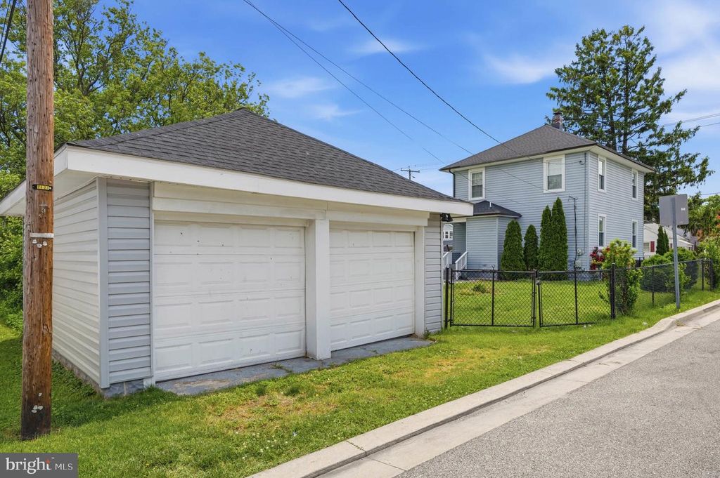 Image 36 of property listing at 300 TOWNSEND AVE, Baltimore, MD 21225