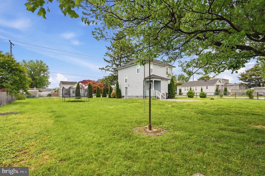 Image 37 of property listing at 300 TOWNSEND AVE, Baltimore, MD 21225