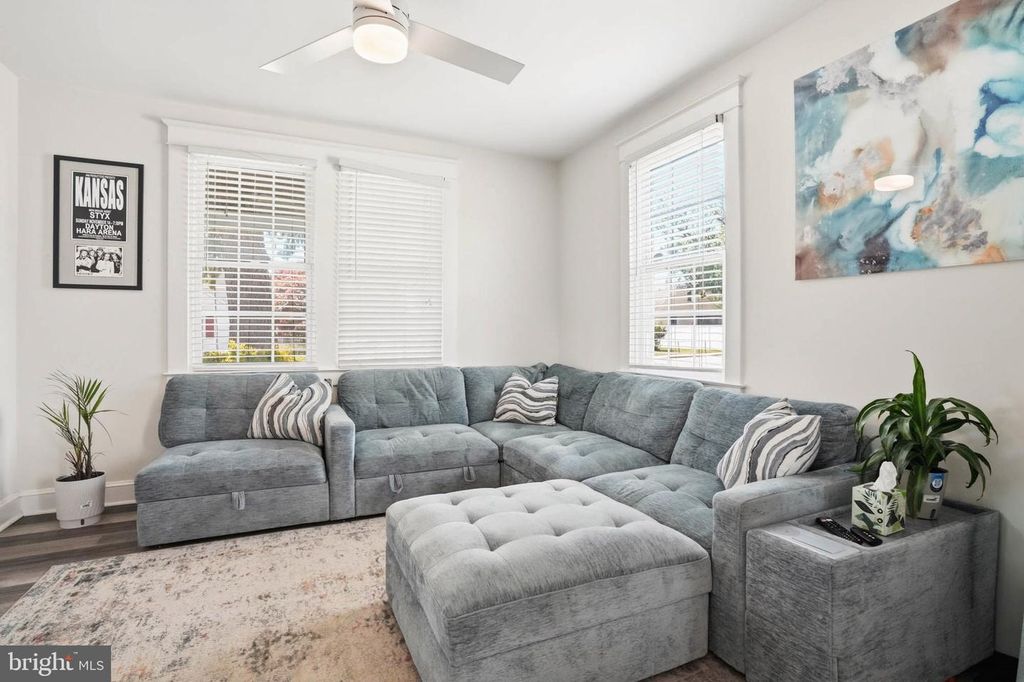 Image 6 of property listing at 300 TOWNSEND AVE, Baltimore, MD 21225