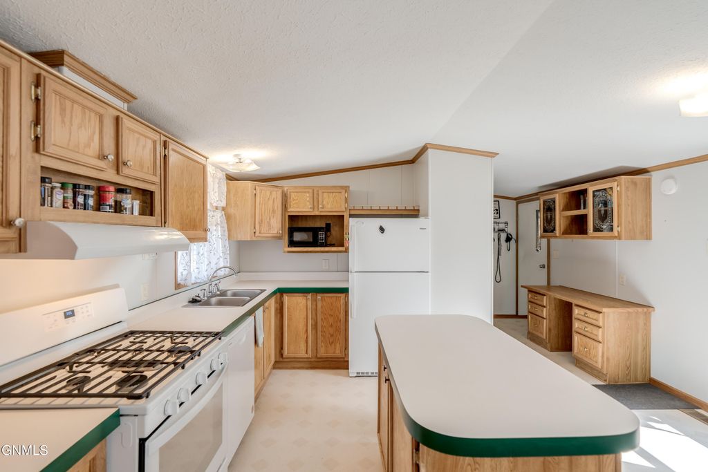 4755 British Drive, Bismarck, ND 58503 photo 10