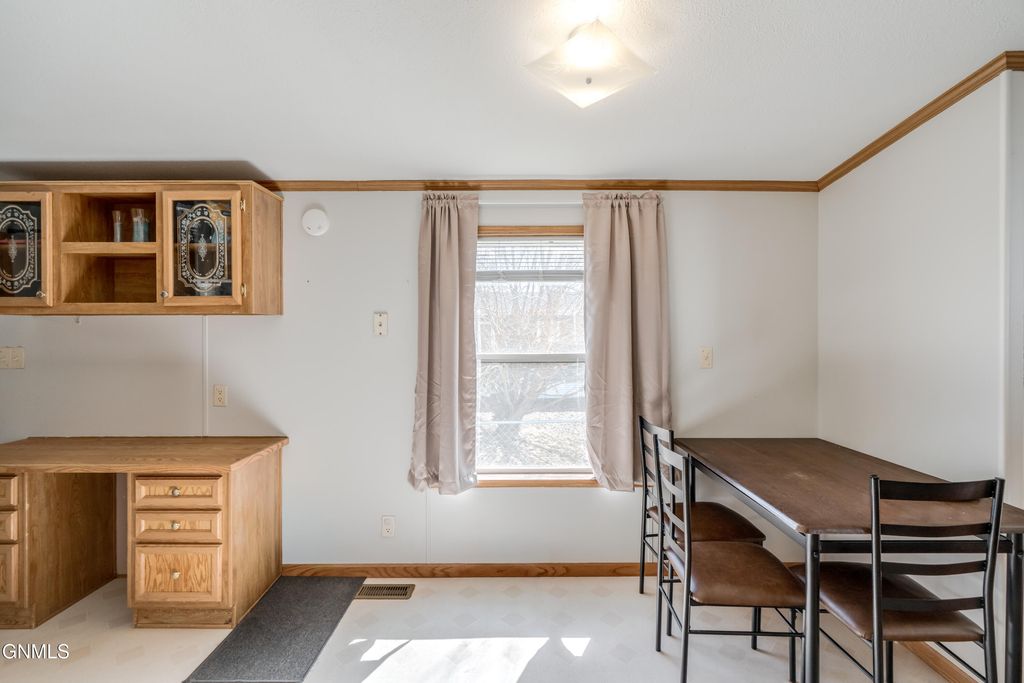 4755 British Drive, Bismarck, ND 58503 photo 12