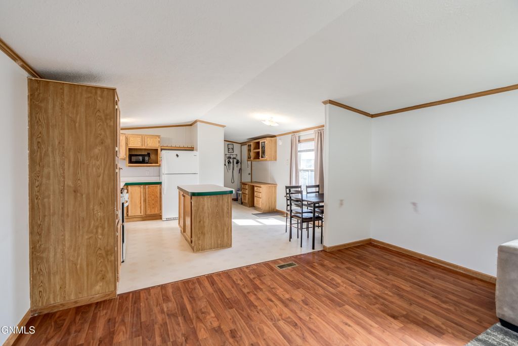 4755 British Drive, Bismarck, ND 58503 photo 2