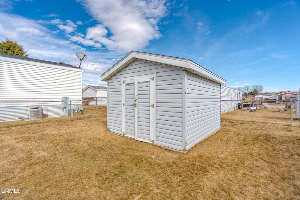 4755 British Drive, Bismarck, ND 58503 photo 39