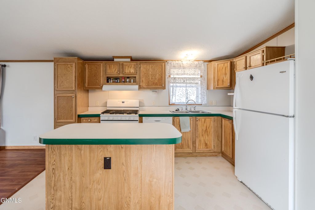 4755 British Drive, Bismarck, ND 58503 photo 5