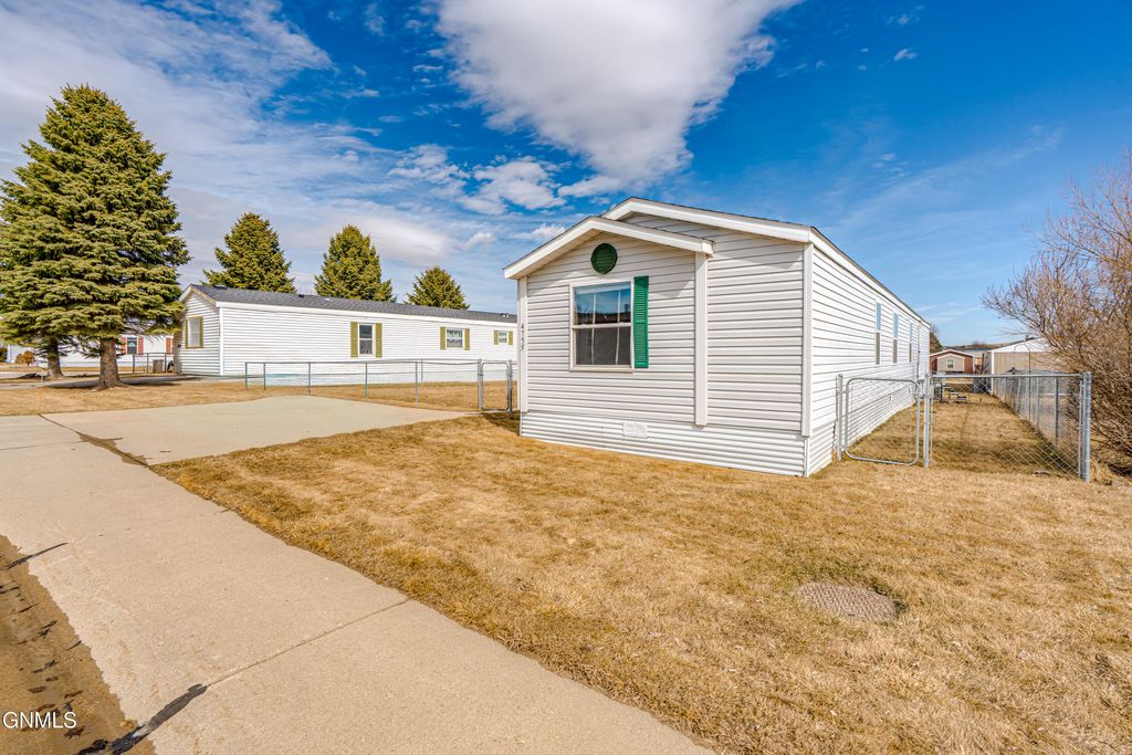 4755 British Drive, Bismarck, ND 58503 photo 53