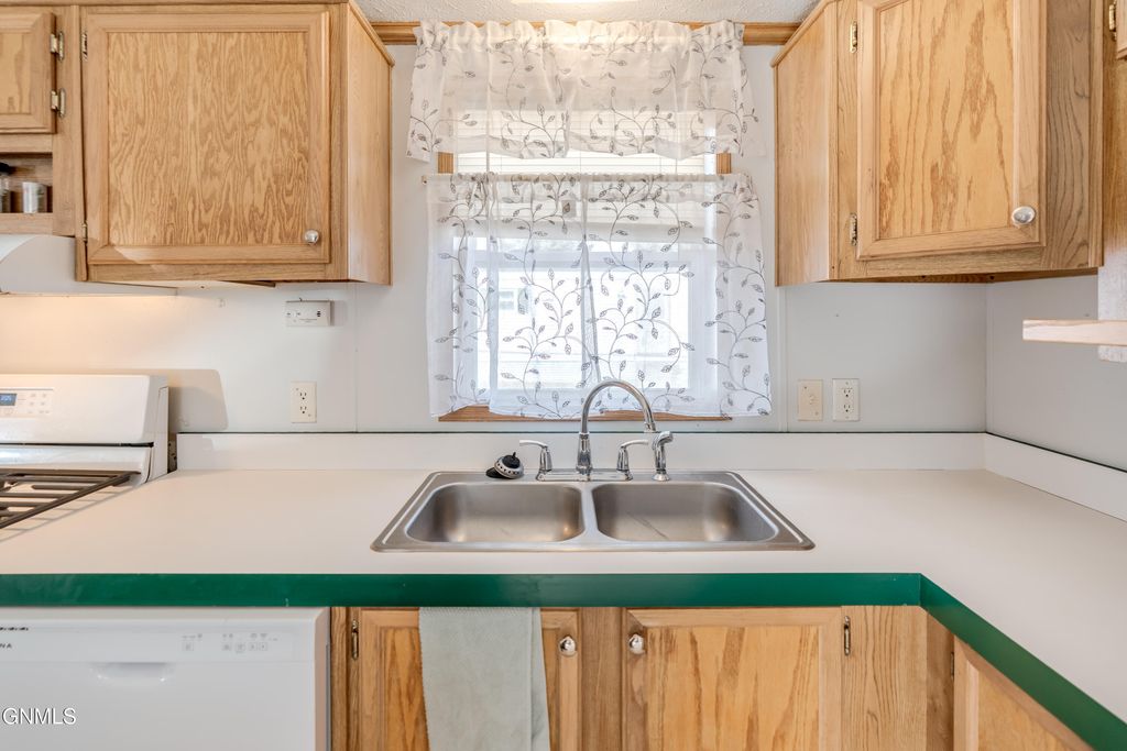 4755 British Drive, Bismarck, ND 58503 photo 8