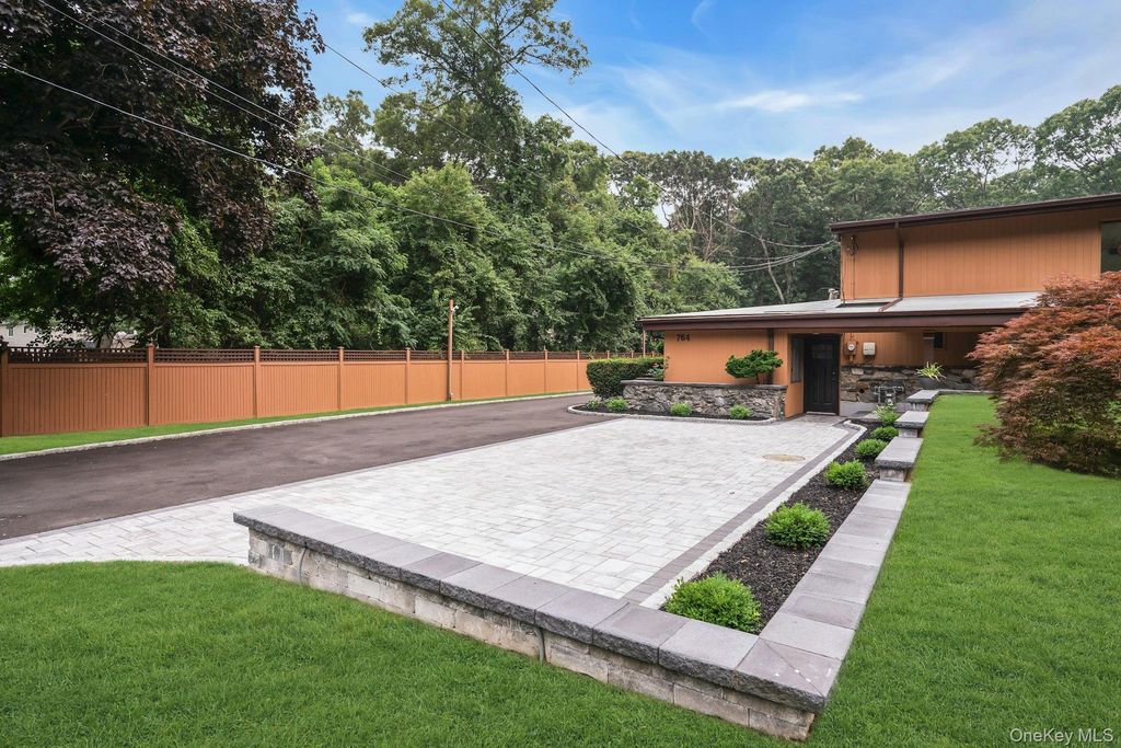 764 Vanderbilt Parkway, Dix Hills, NY 11746 — photo 3