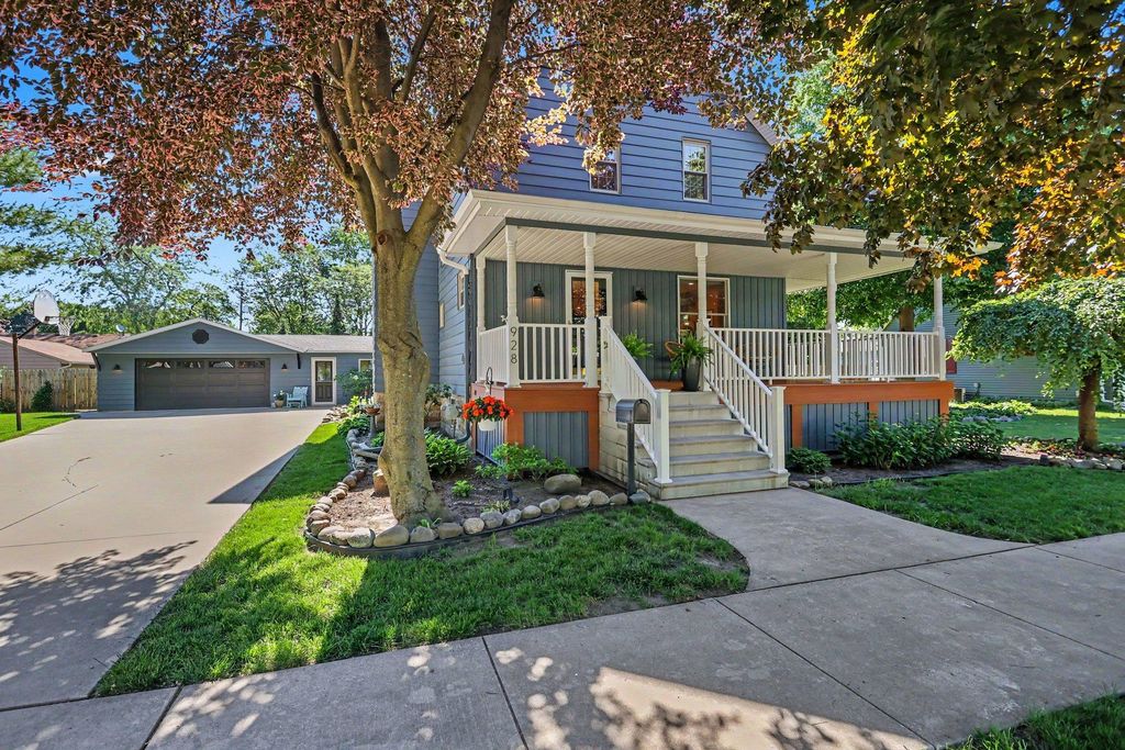 928 N Wenona Avenue, Bay City, MI 48706