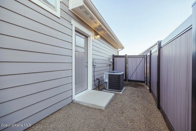 676 W MONASHEE LN, Hayden, ID 83835