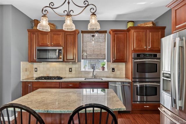 3 Braemar Way, Highland Mills, NY 10930
