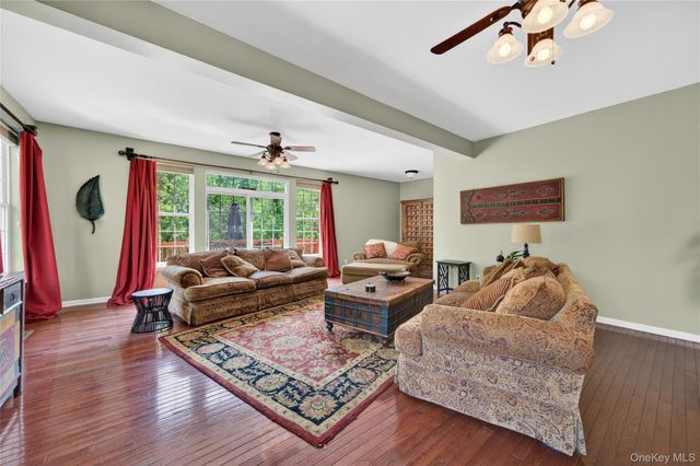 3 Braemar Way, Highland Mills, NY 10930