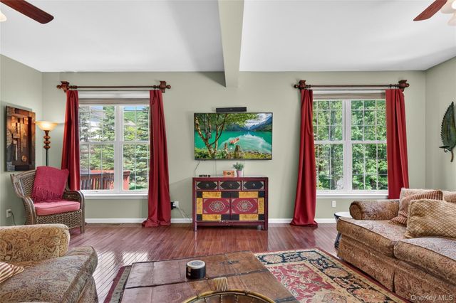 3 Braemar Way, Highland Mills, NY 10930