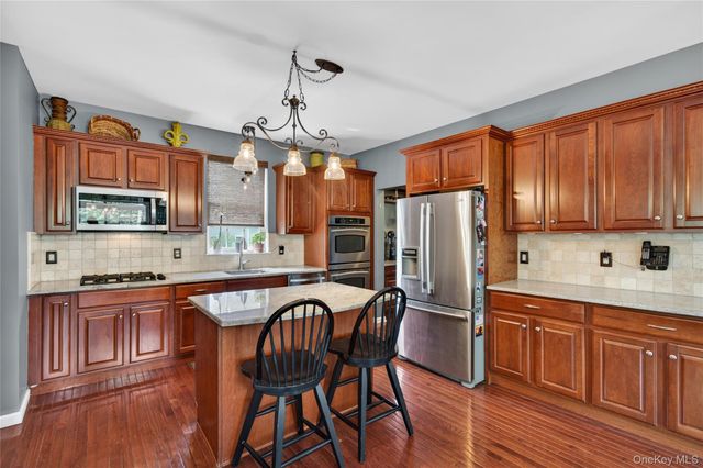 3 Braemar Way, Highland Mills, NY 10930