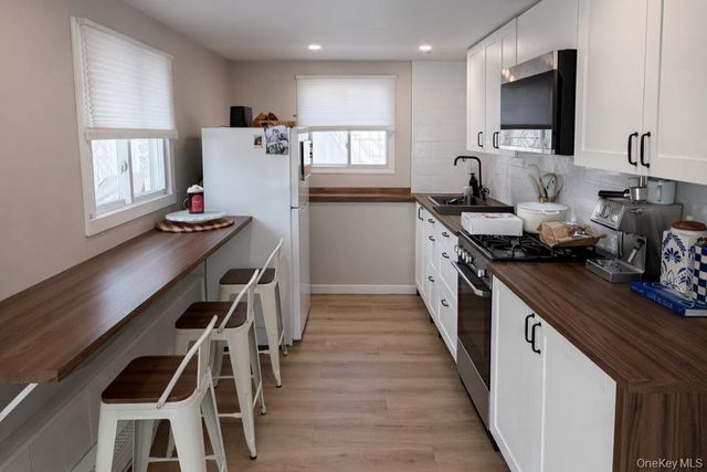 71 E Lido Prom, Lindenhurst, NY 11757