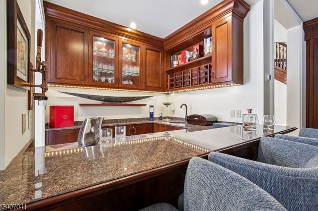 4 Grasmere Ct, Livingston Twp., NJ 07039