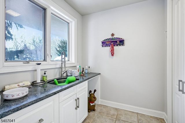 4 Grasmere Ct, Livingston Twp., NJ 07039