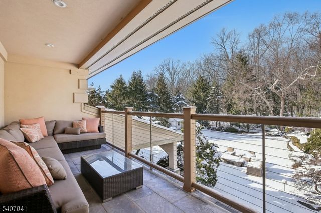 4 Grasmere Ct, Livingston Twp., NJ 07039