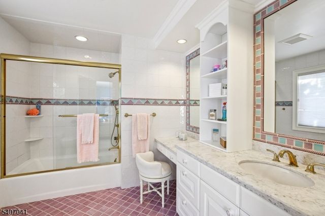 4 Grasmere Ct, Livingston Twp., NJ 07039