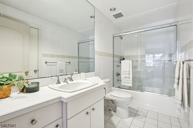 4 Grasmere Ct, Livingston Twp., NJ 07039